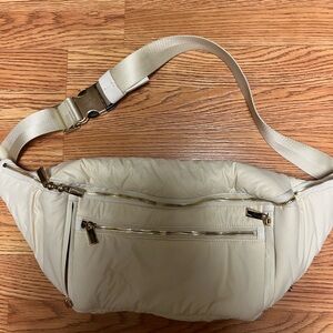 Caraa sling bag